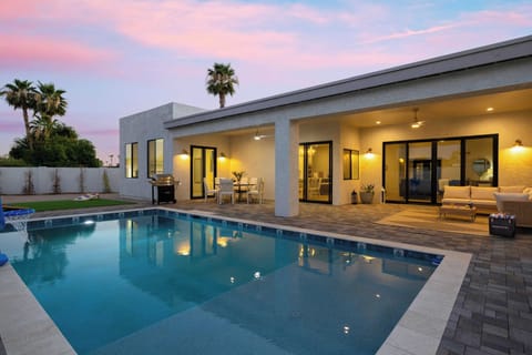 House (4 Bedrooms) | Front of property