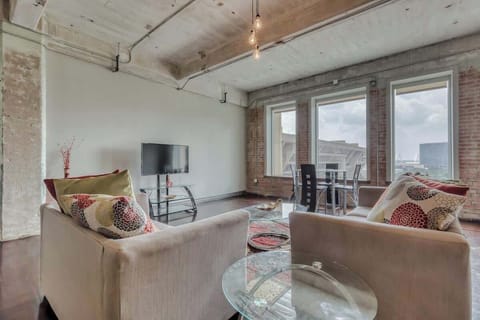 Bright and airy space with stylish decor and stunning city views—your perfect retreat!