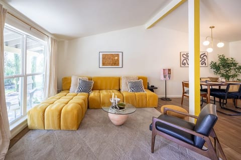 Living Room / Lounge