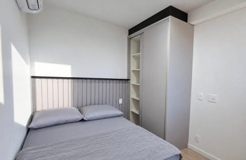 Deluxe Apartment, Pool Access, Beach View | Premium bedding, WiFi (free), individually decorated