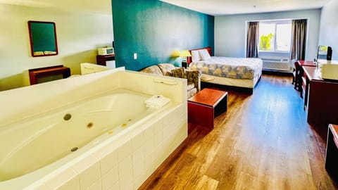 Premium Room, 1 King Bed, Non Smoking, Jetted Tub | Bathroom | Combined shower/tub, hair dryer, towels, soap