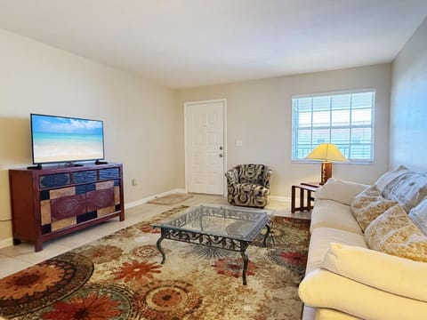2BR Condo – Clubhouse, Pool, Near Beaches (3712)