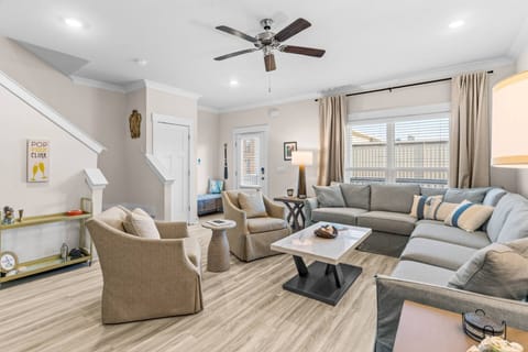 Large living room with space for the whole family