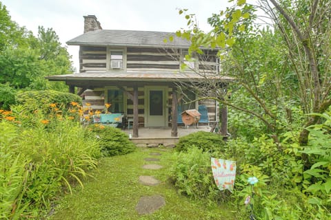 Stockport Vacation Rental | 1BR | 1BA | 1,296 Sq Ft | Stairs Required