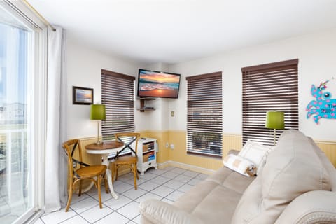 A well-lit, functional living space!