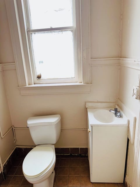 Double Room, Private Bathroom | Bathroom | Bathrobes, towels, soap, shampoo