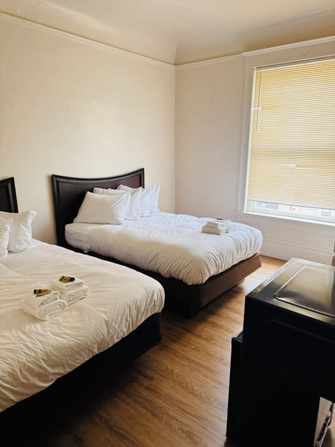 Basic Double Room, 1 Queen Bed, Non Smoking | Egyptian cotton sheets, premium bedding, down comforters