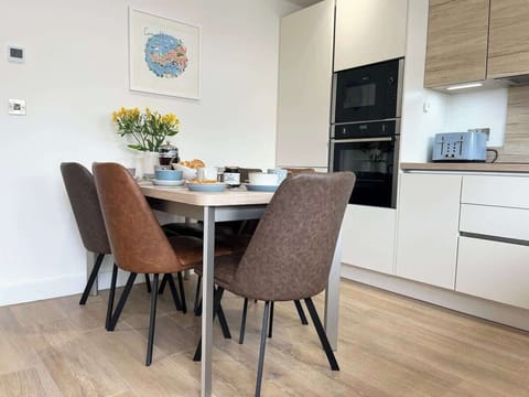 Kitchen/ Dining Area