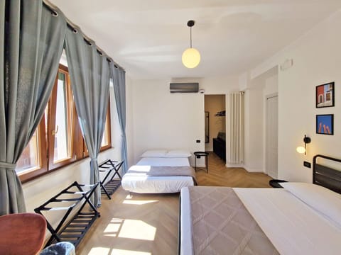 Deluxe Room | Desk, laptop workspace, free WiFi, bed sheets