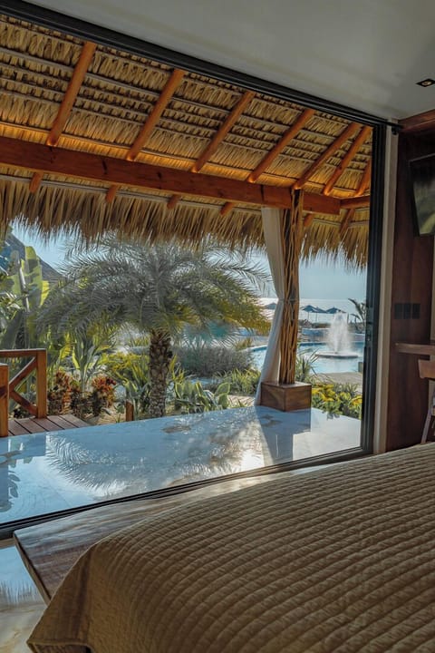 Deluxe Suite, Ocean View | In-room safe, desk, free WiFi