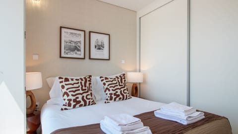 Soft tones, layered textures, and a comfy bed — this is your peaceful Porto hideaway. #BedroomInspo #CozyVibes #PortugalLiving