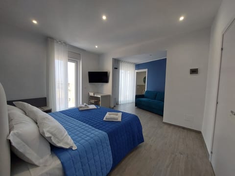 Suite, Balcony, Sea View | Soundproofing, travel crib, free WiFi, bed sheets