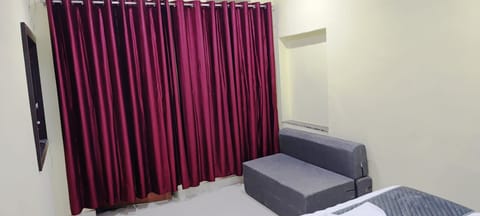 Family Double Room | Desk, free WiFi