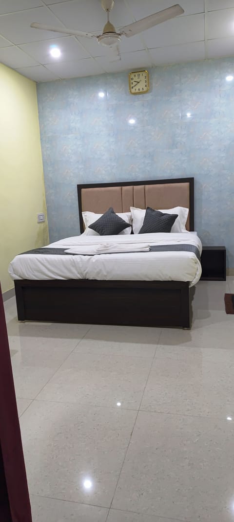 Family Double Room | Desk, free WiFi