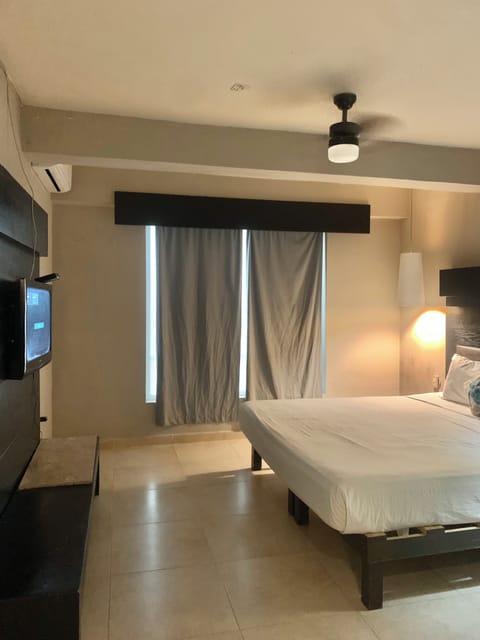 Basic Single Room | Individually decorated, free WiFi, bed sheets