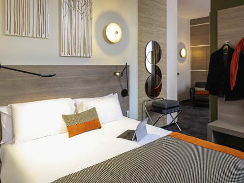 Deluxe Room, 1 Double Bed | Minibar, in-room safe, desk, soundproofing