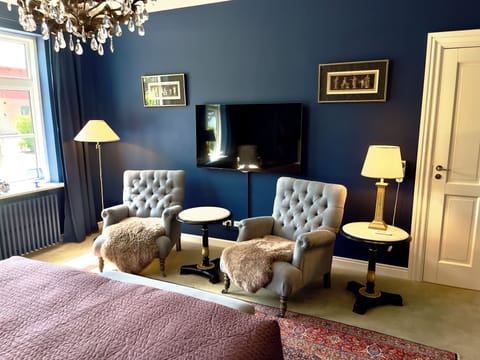 Deluxe Room, 1 King Bed | Premium bedding, individually decorated, individually furnished