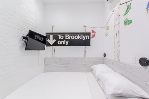 Standard Queen | Iron/ironing board, free WiFi, bed sheets