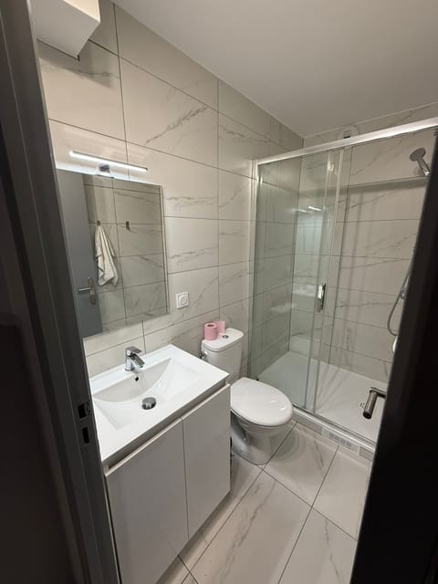 Classic Studio | Bathroom