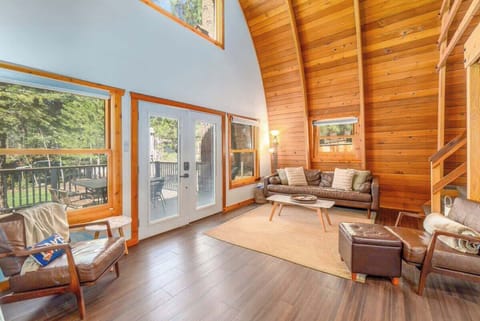 Cabin, Multiple Beds, Hot Tub, Mountain View (Canoe Cabin) | Living area | 40-inch TV with digital channels
