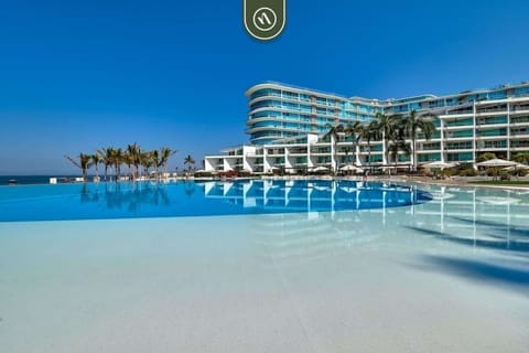 Dive into luxury in our sparkling infinity pool. With seamless views of the horizon and a massive sun deck, it's the ultimate spot to soak up the Riviera Nayarit sun.