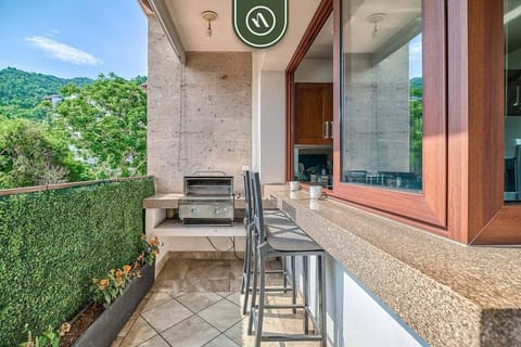 Fire up the grill on your private balcony! This outdoor space features a built-in BBQ, bar seating, and beautiful mountain views for al fresco dining.