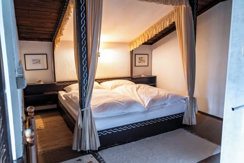 Quadruple Room, Lake View | Free WiFi