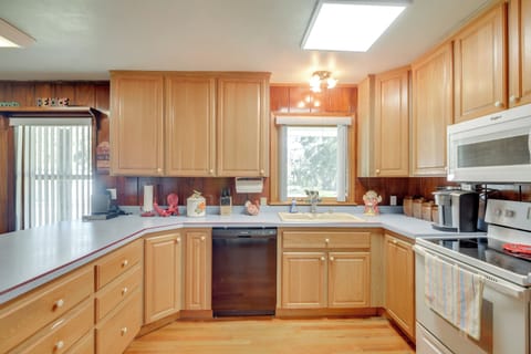 House (4 Bedrooms) | Interior