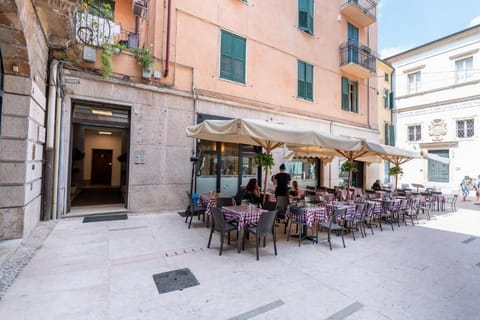 Family Duplex, Balcony, City View | Outdoor dining