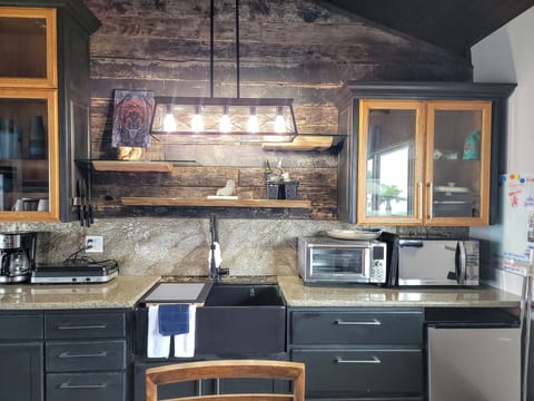 New kitchenette appliances: coffeemaker, 3 cooktops, microwave, minioven, fridge