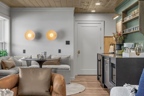 37-101 S Babcock St-254