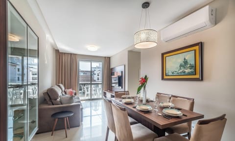 Basic Apartment | Dining