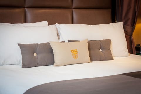 Premium bedding, pillowtop beds, in-room safe, desk