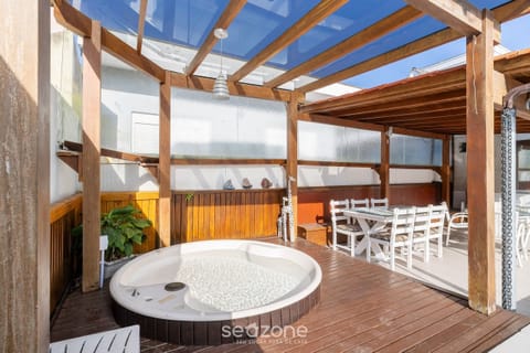 Basic Chalet | Outdoor dining