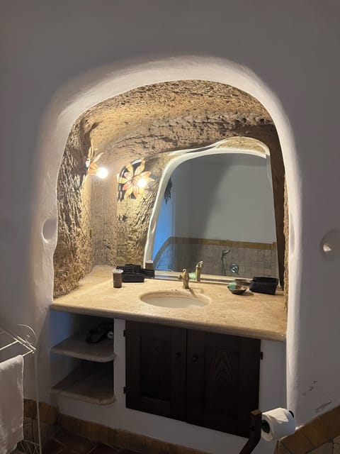 Grand Suite, Multiple Beds, Jetted Tub, Valley View (100-300 meters from check-in location) | Bathroom | Free toiletries, hair dryer, bidet, towels