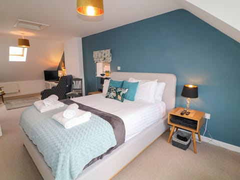 3 bedrooms, individually decorated, individually furnished, free WiFi