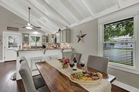 House, Multiple Beds, Patio, Garden View (611 Whitney) | Dining