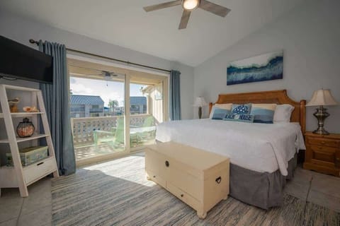 House, Multiple Beds, Pool Access (2110 Bayhouse) | 3 bedrooms, individually decorated, individually furnished, bed sheets