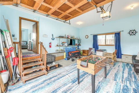 Lincoln City Vacation Rental | 2BR | 2BA | 1,084 Sq Ft | Stairs Required
