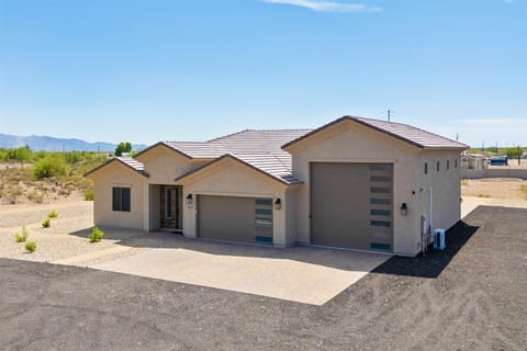 New home, includes RV garage and plenty of room for your toys