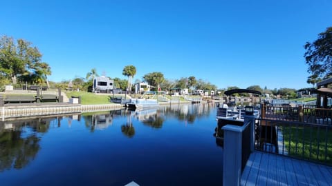 Dockside Dreams Waterfront RV Lot River Ranch! 433 (2939)