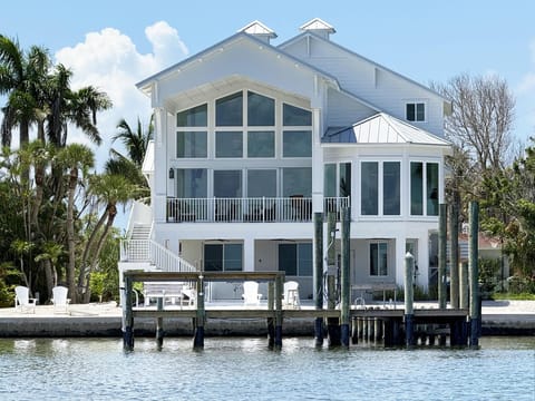 Lemon Bay Luxe – Dock, Beach & Manasota Vibes (4500)