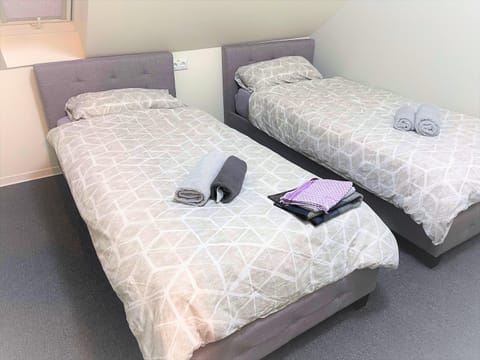 Apartment | Iron/ironing board