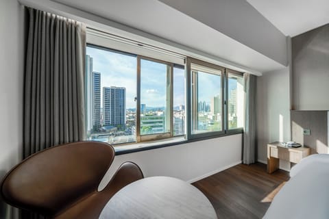 Deluxe Twin Room | Premium bedding, down comforters, pillowtop beds, desk