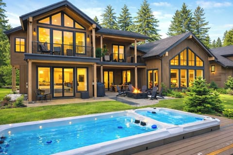 Outdoor Private Swim Spa + Hot Tub