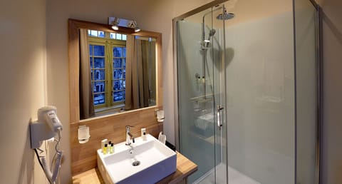 Deluxe Double Room | Bathroom