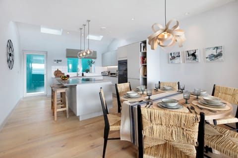 Panoramic Townhome (3 Bedrooms) | Private kitchen | Full-size fridge, microwave, oven, electric kettle