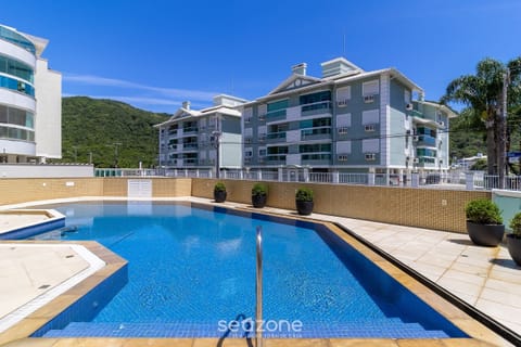 Basic Apartment | Pool