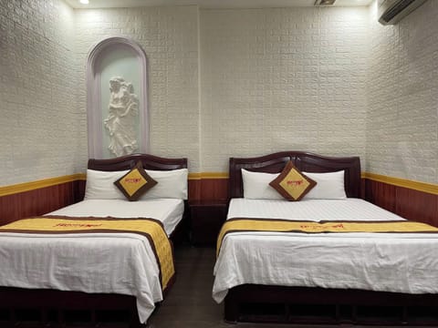Minibar, desk, free WiFi
