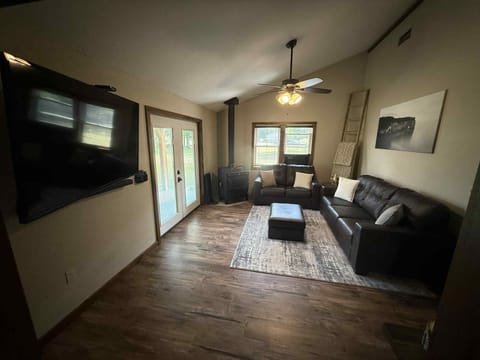 Livingroom entry from kitchen